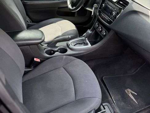 Used 2013 Chrysler 200 LX image 7