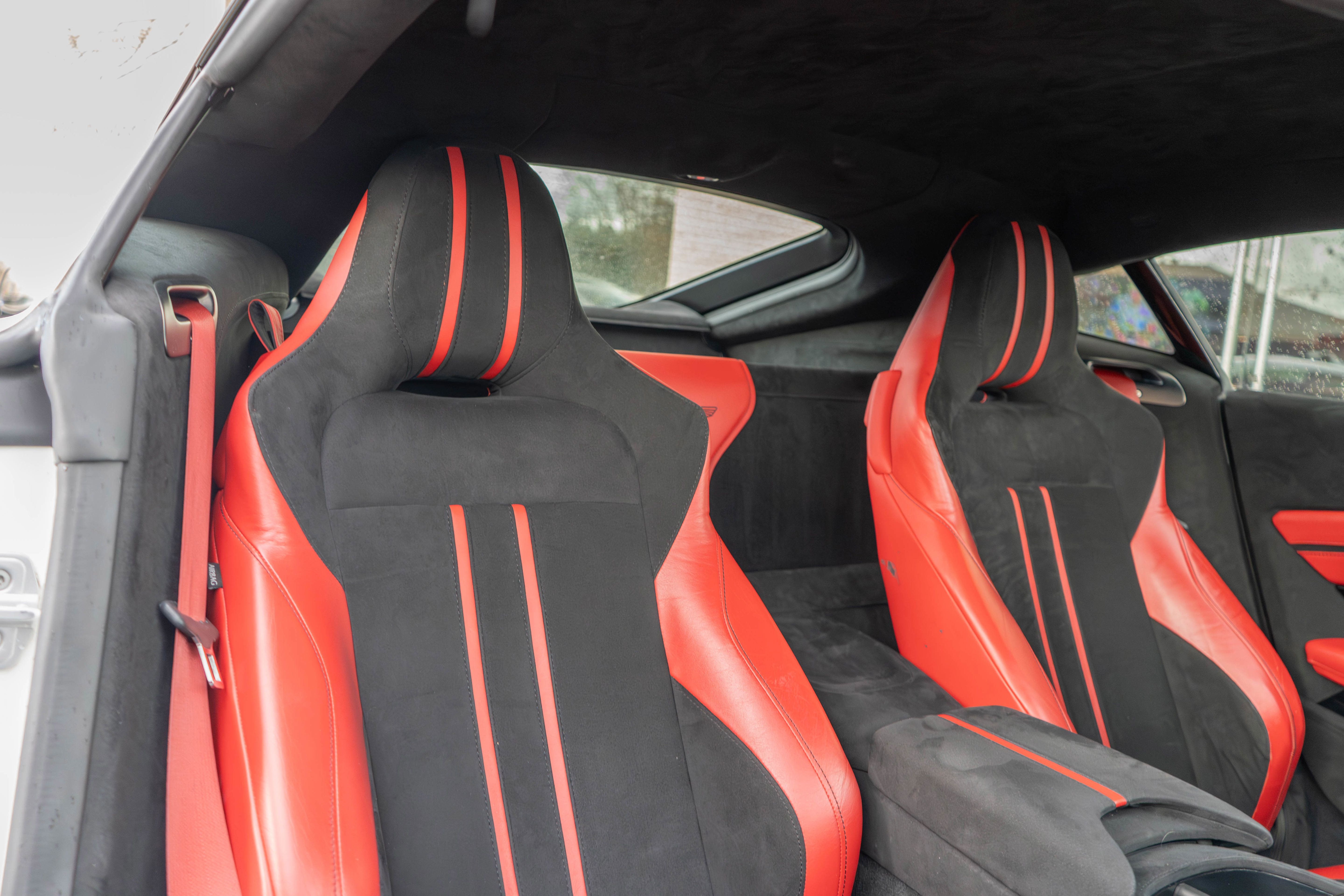 Used 2020 Aston Martin V8 Vantage Coupe RWD image 26