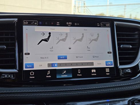 New 2026 Chrysler Pacifica Select image 11