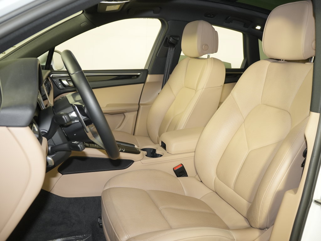 Certified 2020 Porsche Macan AWD/4WD image 5
