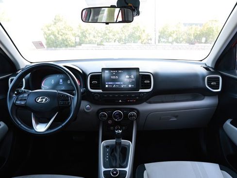 Used 2024 Hyundai Venue SEL FWD image 32