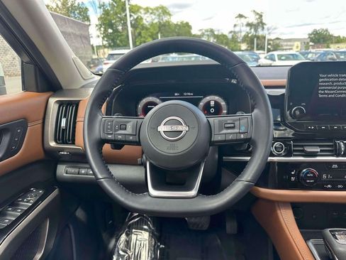 Used 2023 Nissan Pathfinder Platinum AWD/4WD image 14