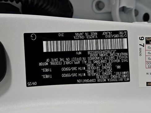 Used 2025 Lexus GX 550 w/ Accessory Package (2T) image 32