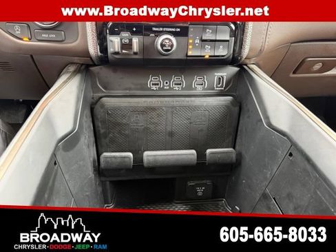 Used 2025 RAM 1500 Limited w/ Trailer Tow Group AWD/4WD image 17