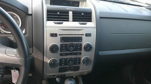 Used 2011 Ford Escape XLT w/ Convenience Group AWD/4WD image 7