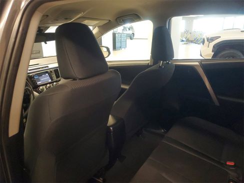 Used 2018 Toyota RAV4 LE image 11