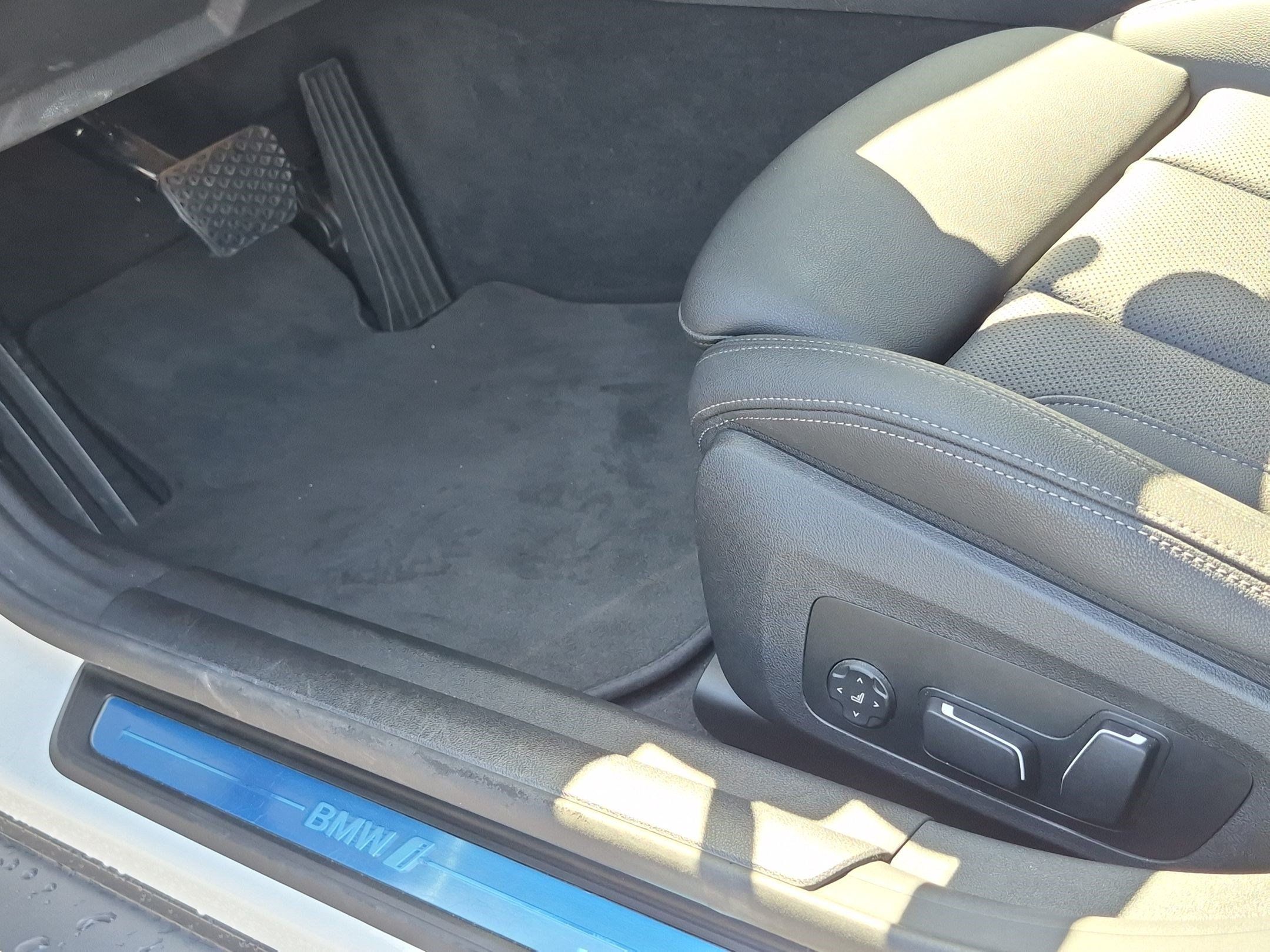 Certified 2024 BMW i4 eDrive35 w/ Convenience Package RWD image 17