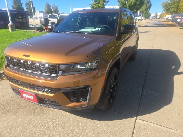 New 2027 Jeep Grand Cherokee Limited w/ Limited Altitude Package AWD/4WD image 3