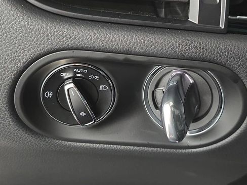 Certified 2025 Porsche Macan AWD/4WD image 22