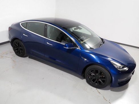 Used 2018 Tesla Model 3 image 13