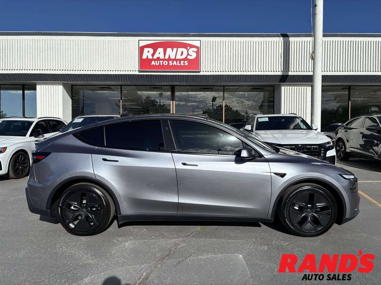 Used 2026 Tesla Model Y Long Range AWD/4WD image 1