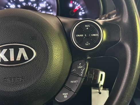 Used 2016 Kia Soul FWD image 29
