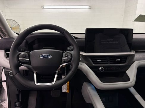 New 2026 Ford Explorer Platinum AWD/4WD image 8