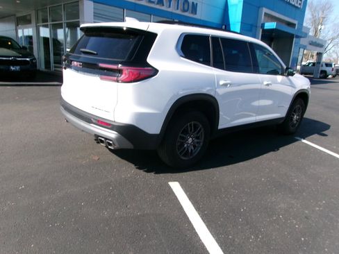 Used 2025 GMC Acadia Elevation image 3