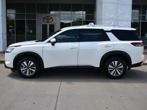 Used 2023 Nissan Pathfinder SL w/ Lighting Package (N92) AWD/4WD image 2