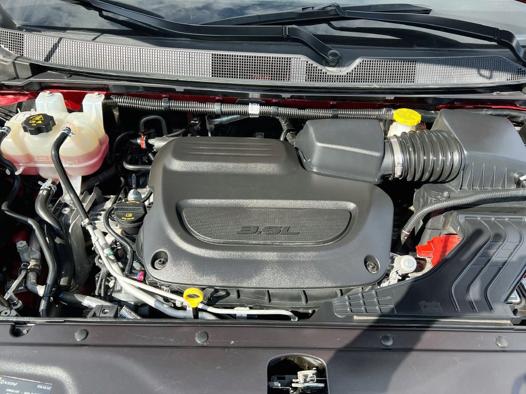 Used 2025 Chrysler Pacifica Limited FWD image 30