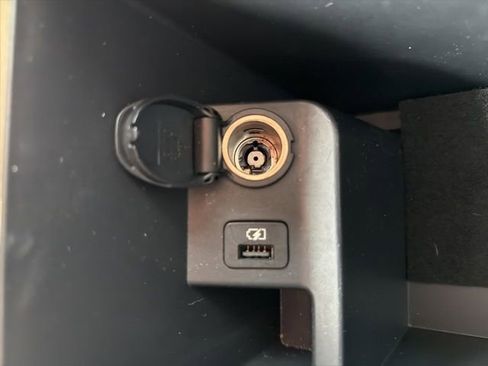 Used 2018 Nissan Rogue SV w/ Premium Package image 40