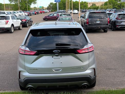 Used 2019 Ford Edge Titanium w/ Equipment Group 301A AWD/4WD image 3