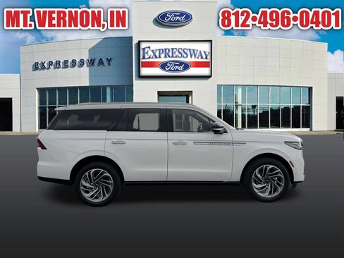 Used 2025 Lincoln Navigator Reserve AWD/4WD image 6