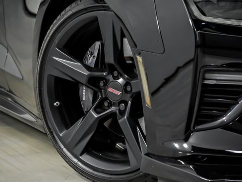 Used 2017 Chevrolet Camaro SS RWD image 4
