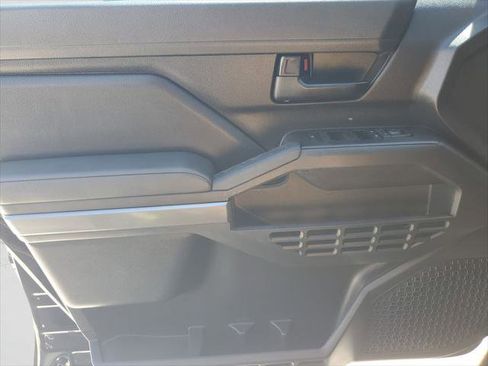 Certified 2025 Toyota Tacoma SR5 AWD/4WD image 22