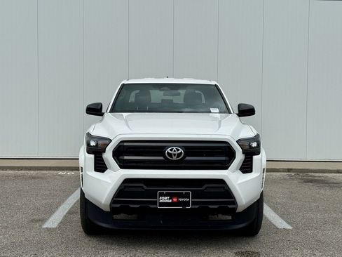 Used 2024 Toyota Tacoma SR image 8