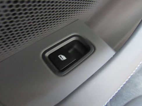 Used 2022 Porsche Taycan 4S image 30