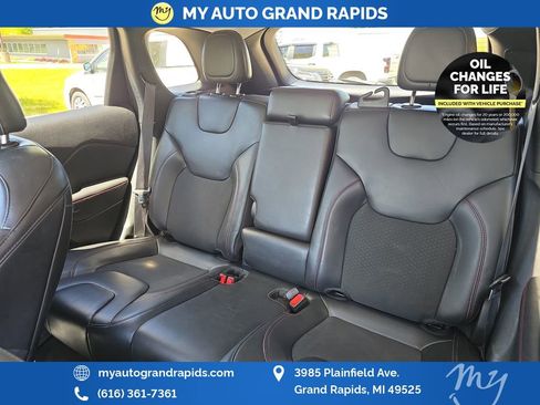 Used 2020 Jeep Cherokee Trailhawk w/ Cold Weather Group AWD/4WD image 27