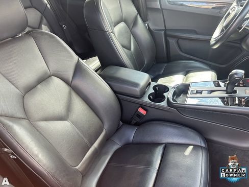 Used 2024 Porsche Macan AWD/4WD image 11