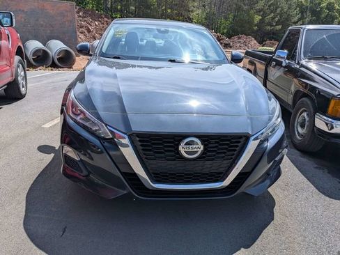 Used 2022 Nissan Altima 2.5 SV FWD image 2