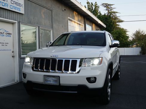Used 2012 Jeep Grand Cherokee Overland image 2