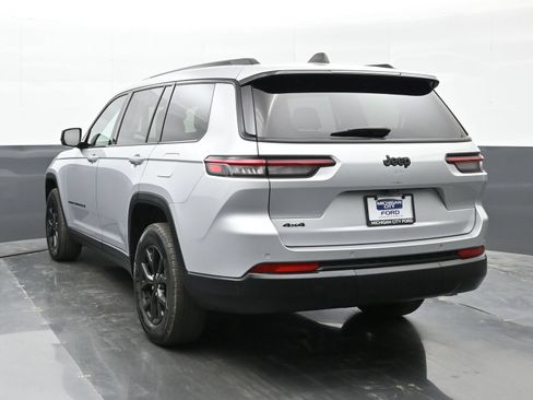 Used 2024 Jeep Grand Cherokee L Laredo AWD/4WD image 11