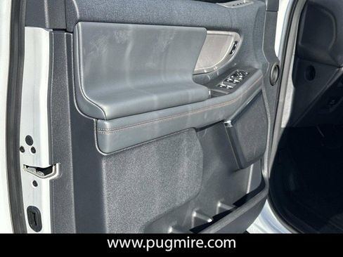 New 2025 Ford Expedition Active image 10