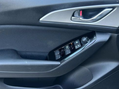 Used 2017 MAZDA MAZDA3 Sport FWD image 38