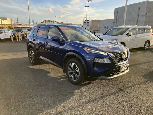 Certified 2022 Nissan Rogue SV image 2