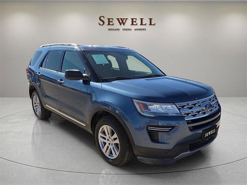 Used 2019 Ford Explorer XLT image 6