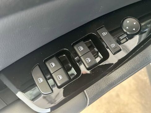 Certified 2023 Kia Sportage EX FWD image 17