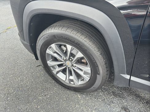 Used 2025 Chevrolet Equinox LT w/ Convenience Package II image 9