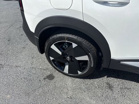 New 2025 Nissan Kicks SR FWD image 23