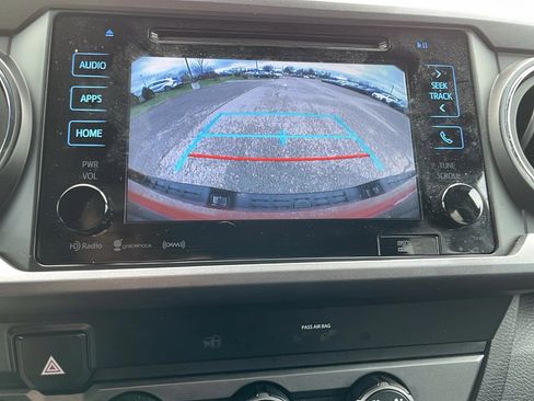 Used 2019 Toyota Tacoma TRD Off-Road image 11