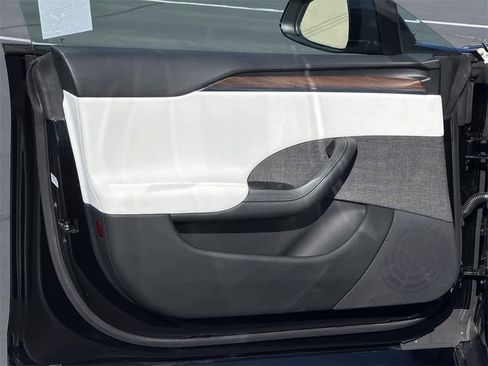 Used 2022 Tesla Model S image 23