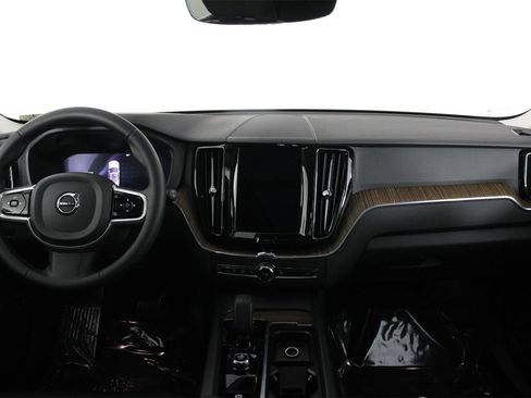 Certified 2023 Volvo XC60 B5 Plus w/ Protection Package Premier image 7