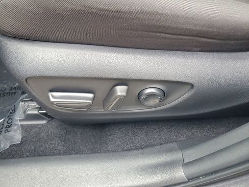 Used 2025 Toyota RAV4 XLE w/ Convenience Package FWD image 19