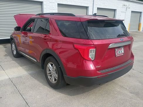 Used 2023 Ford Explorer XLT RWD image 2