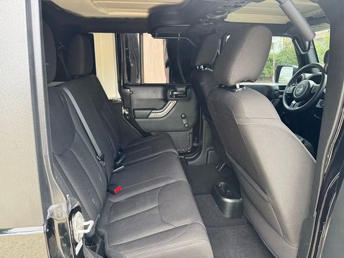 Used 2018 Jeep Wrangler Unlimited Sport image 21