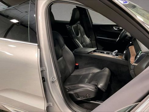 Used 2023 Volvo XC60 B6 Ultimate w/ Climate Package AWD/4WD image 30