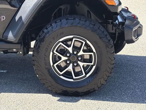 Used 2024 Jeep Wrangler Unlimited Rubicon w/ Technology Group image 35