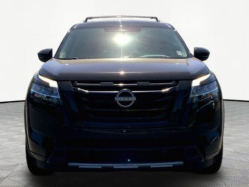 Used 2023 Nissan Pathfinder Platinum w/ Black Appearance Package AWD/4WD image 2