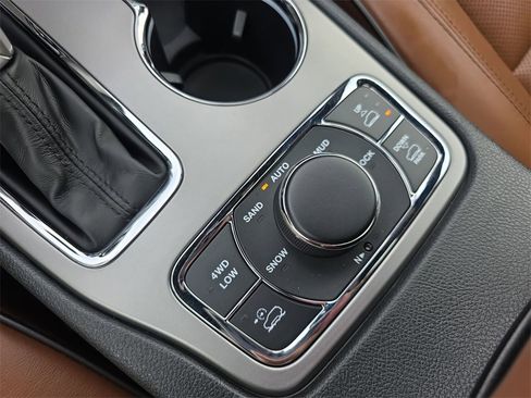 Used 2020 Jeep Grand Cherokee Overland image 28