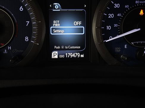 Used 2017 Toyota Sienna XLE w/ XLE Navigation Package FWD image 18